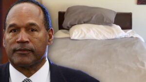 Read more about the article First Look Inside O.J. Simpson’s House Shows His Deathbed Before Auction