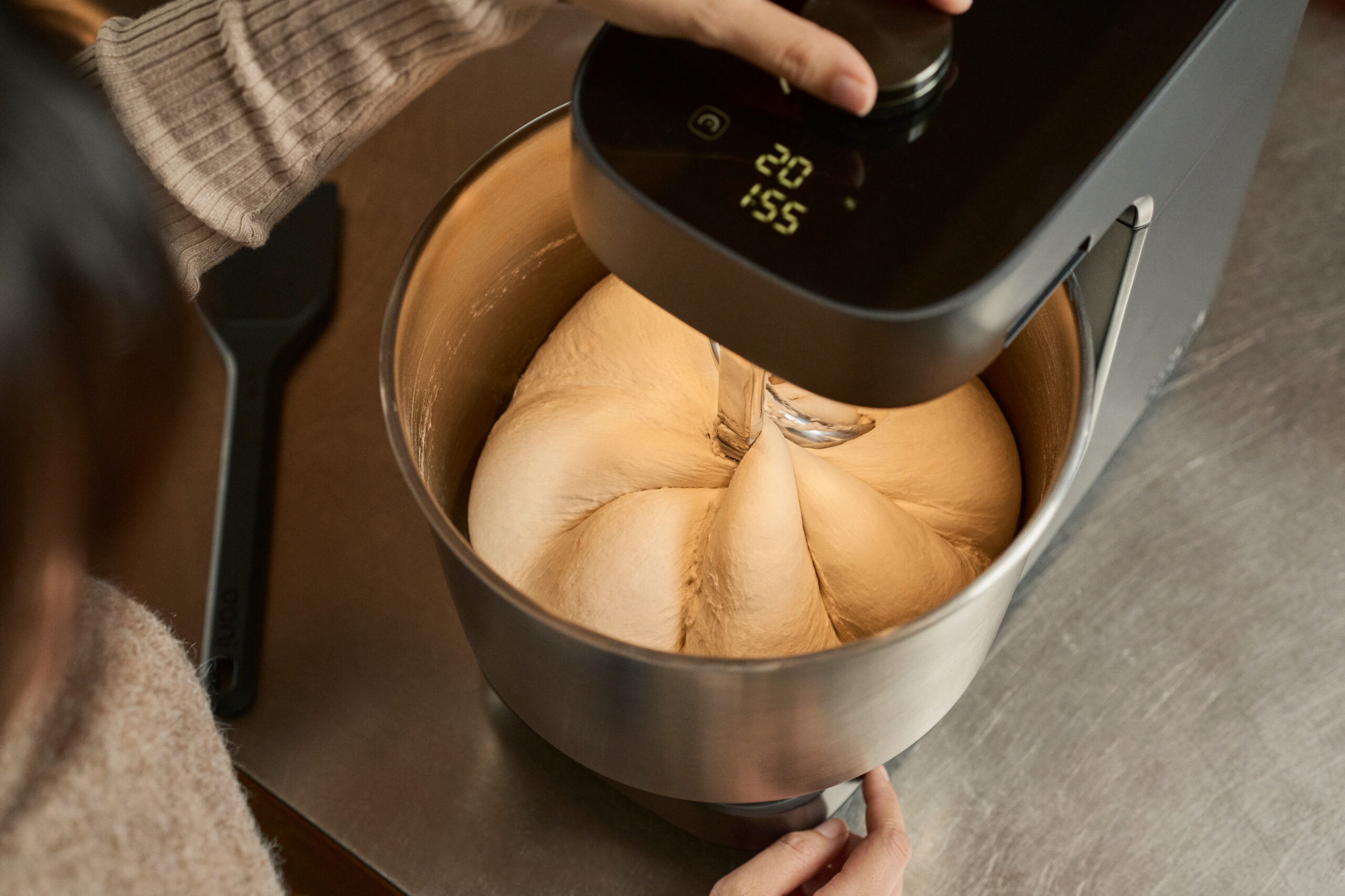 You are currently viewing Ooni’s first departure from pizza ovens is a $799 spiral mixer