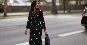 Read more about the article 17 Luxe-Looking Winter Dresses That Slim Pear-Shaped Bodies