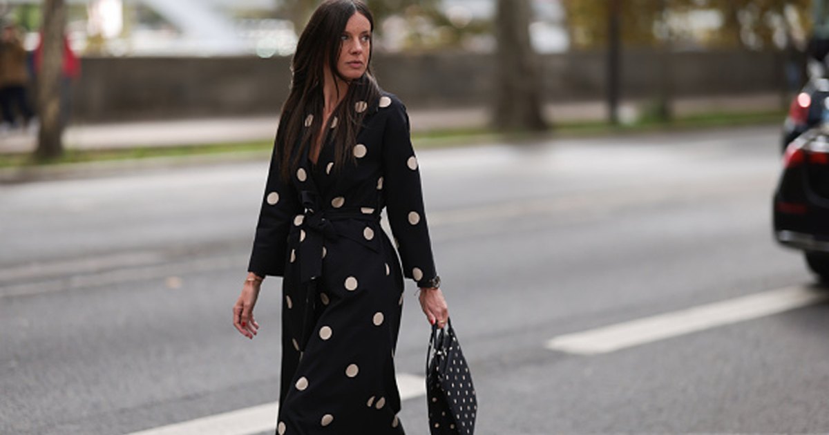 You are currently viewing 17 Luxe-Looking Winter Dresses That Slim Pear-Shaped Bodies