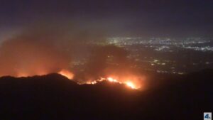 Read more about the article Eaton Canyon Fire Breaks Out Near Pasadena; Mandatory Evacuations As Wind-Whipped Flames Spread