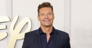 Read more about the article Ryan Seacrest Startled When Wheel of Fortune Contestant Grabs Him