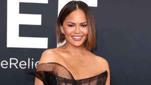 Read more about the article Chrissy Teigen Mom-Shamed for Bath Photo with Kids