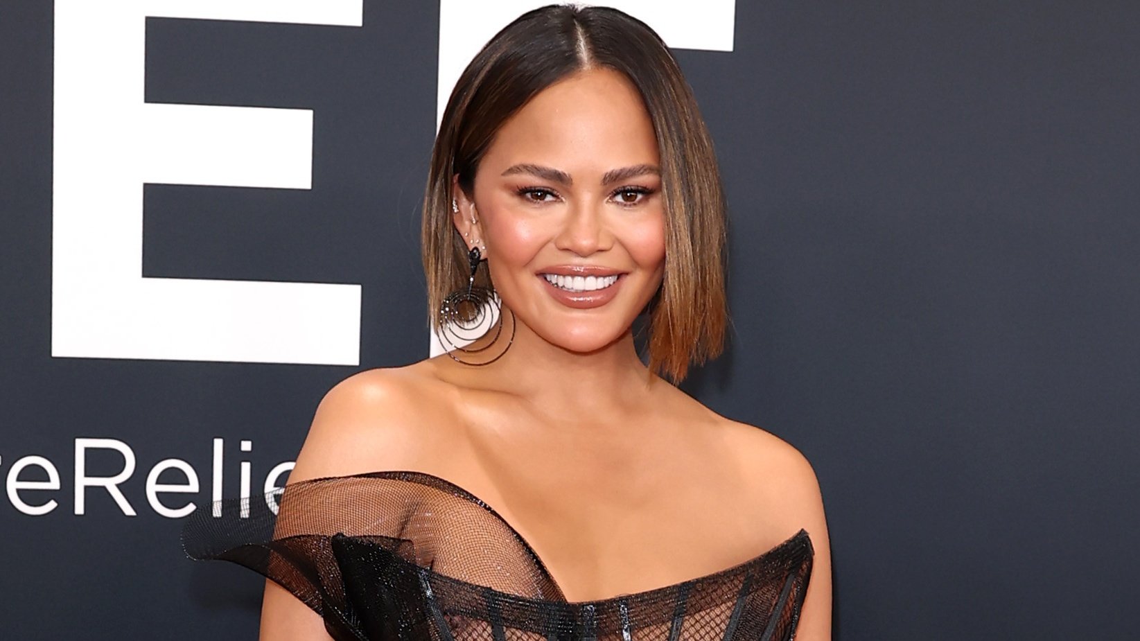 You are currently viewing Chrissy Teigen Mom-Shamed for Bath Photo with Kids