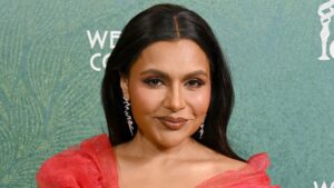 Read more about the article Mindy Kaling Displays Ultra-Slim Figure, Stirs Ozempic Rumors