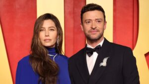 Read more about the article Justin Timberlake Cancels Show, Fans Mob Jessica Biel Over It