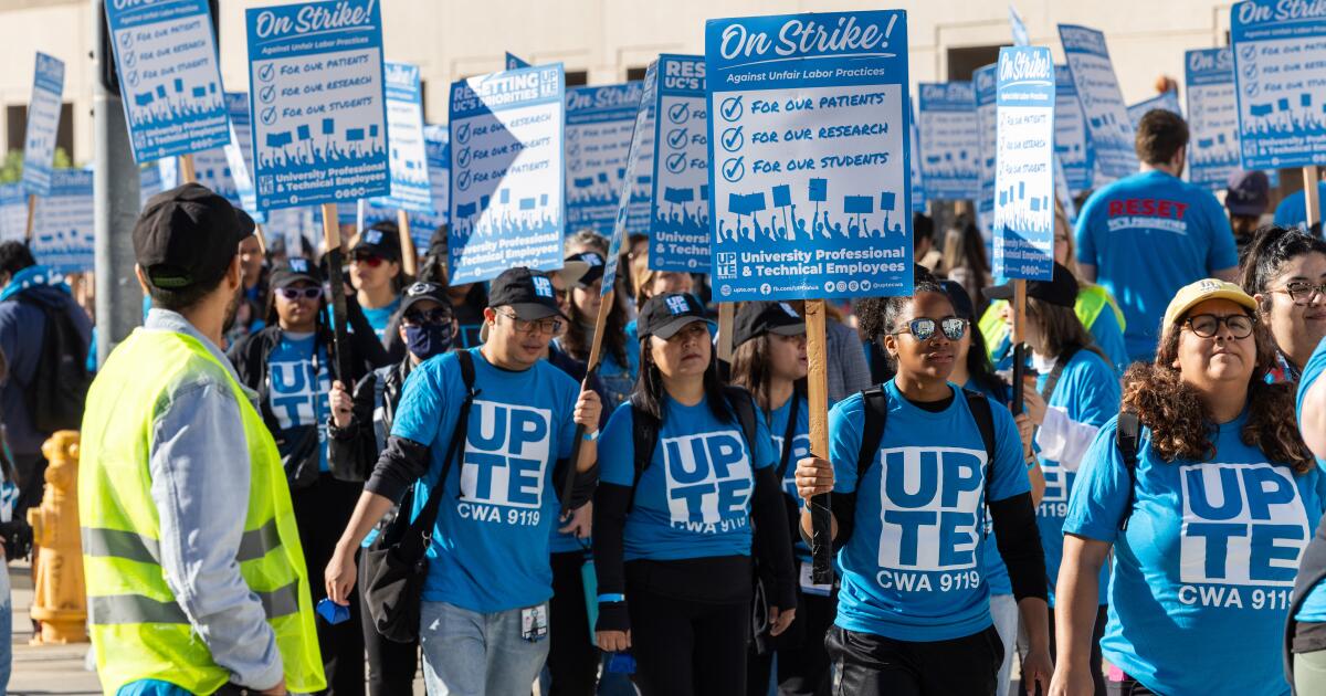 You are currently viewing Thousands of UC healthcare and research employees go on strike