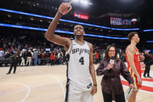 Read more about the article Spurs Strike Gold: De’Aaron Fox Trade Sparks New Era in San Antonio