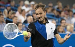 Read more about the article ATP roundup: Daniil Medvedev bucks upset trend, wins opener in Dubai