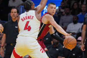 Read more about the article Heat bring ‘clarity’ into second-half opener at Toronto