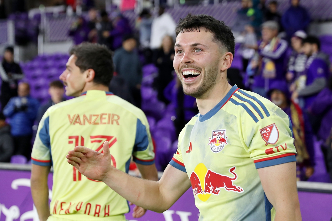 You are currently viewing MLS roundup: Red Bulls re-sign M Lewis Morgan