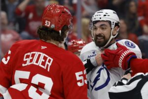 Read more about the article Red Wings chasing 8th straight win, host Lightning