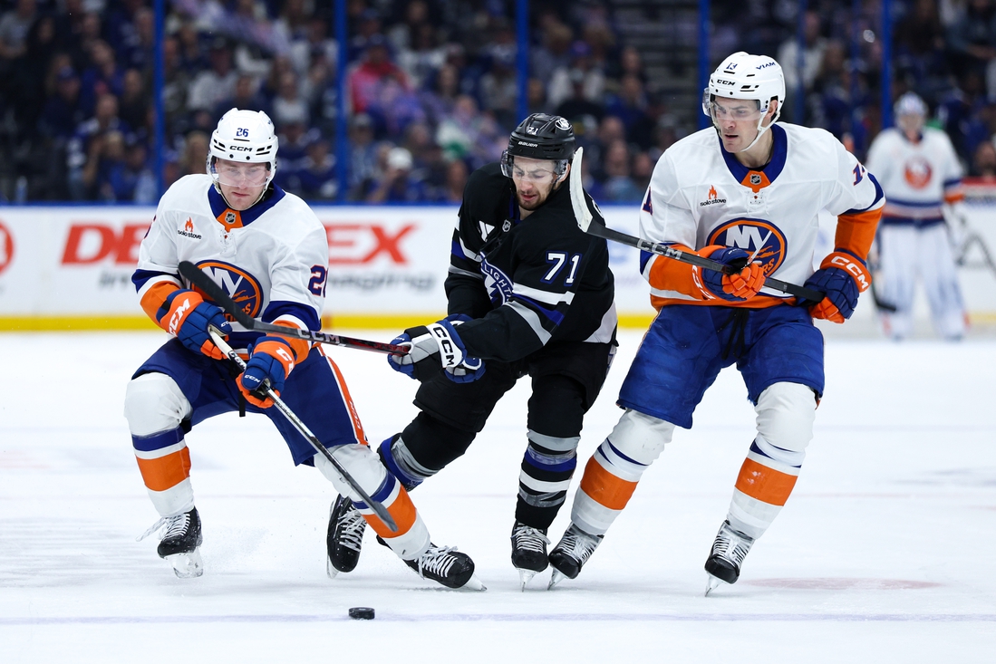 You are currently viewing Newcomers help Islanders defeat Lightning in OT