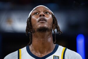 Read more about the article Pacers’ Myles Turner exits due to head injury