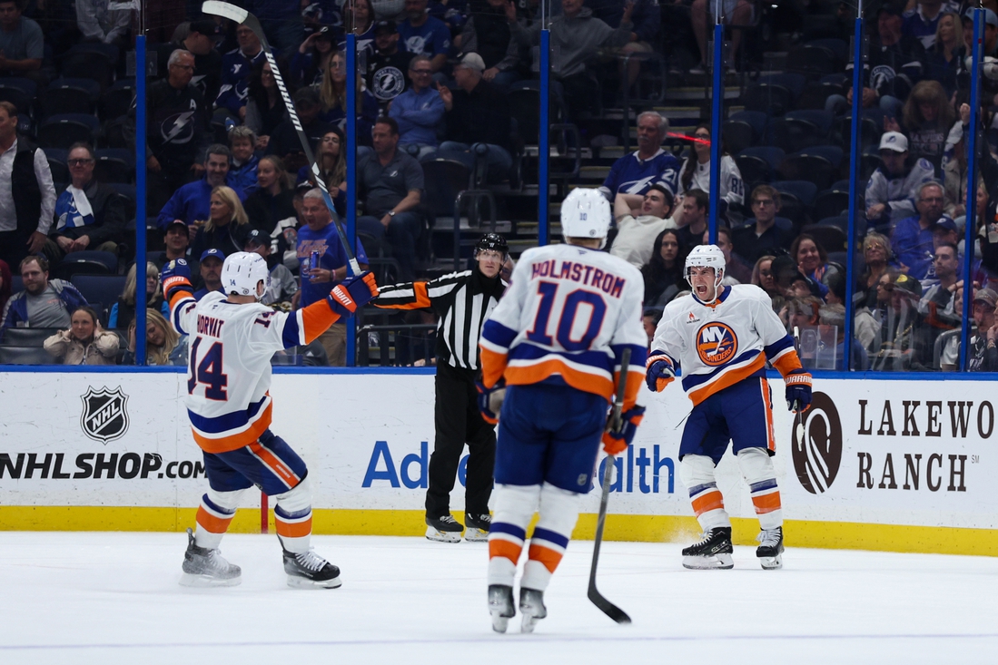 You are currently viewing Islanders visit Panthers, go for eight consecutive win