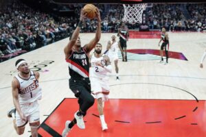 Read more about the article Deandre Ayton’s near-perfect shooting leads Blazers past Suns