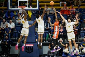 Read more about the article Syracuse gets rare road win by conquering Cal