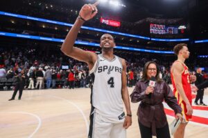 Read more about the article NBA roundup: Spurs get last-second win in De’Aaron Fox’s debut