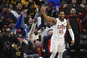 Read more about the article Cavs, already with an eye on playoffs, clash with Raptors