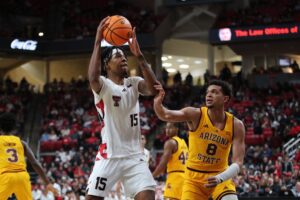 Read more about the article Top 25 roundup: JT Toppin leads No. 12 Texas Tech to wild win