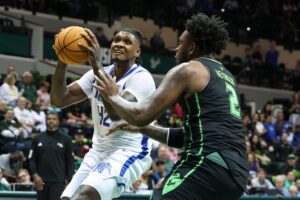 Read more about the article No. 14 Memphis overcomes poor shooting to beat South Florida