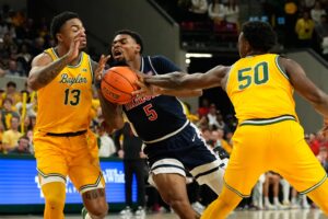 Read more about the article Balanced scoring propels No. 19 Arizona past Baylor