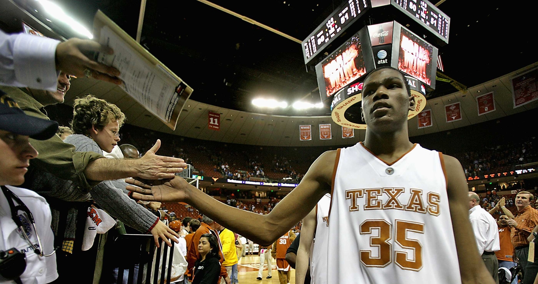 You are currently viewing Short-handed Spurs battle Suns in Kevin Durant’s return to Austin