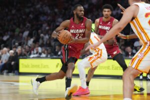 Read more about the article Heat handle Hawks to gain split of two-game series