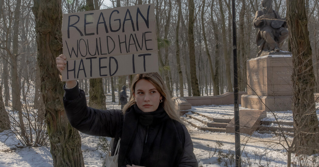 You are currently viewing Rare Protest at U.S. Embassy in Ukraine Reflects Fears Over Trump