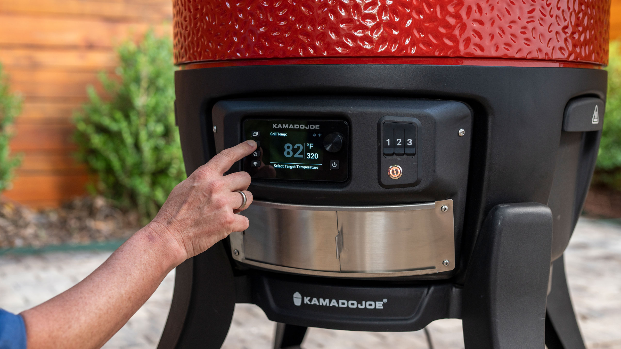 You are currently viewing Kamado Joe debuts the Big Joe Konnected Joe, a larger smart charcoal grill