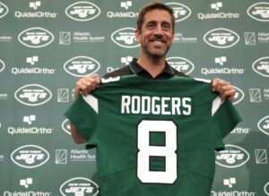 Read more about the article Aaron Rodgers Kicked to the Curb By New York Jets: How Is the Cranky QB Taking It?