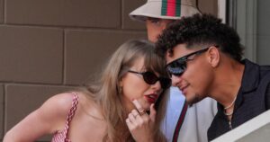 Read more about the article Patrick Mahomes Praises Taylor Swift for ‘Inspiring Billions’