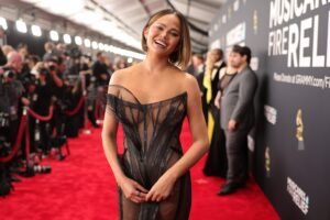 Read more about the article Chrissy Teigen Dominates Grammys Red Carpet With See-Through Dress