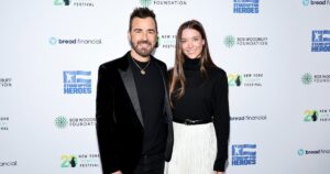 Read more about the article Nicole Brydon Bloom Details Justin Theroux’s ‘Romantic’ Proposal