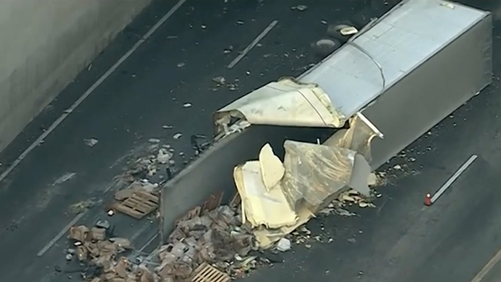 You are currently viewing Egg Truck Crashes in L.A., Nightmare for Grocery Prices and Traffic