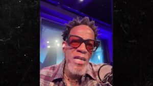 Read more about the article D.L. Hughley Says Kendrick Halftime Show 1st Good Thing Since Trump’s Return