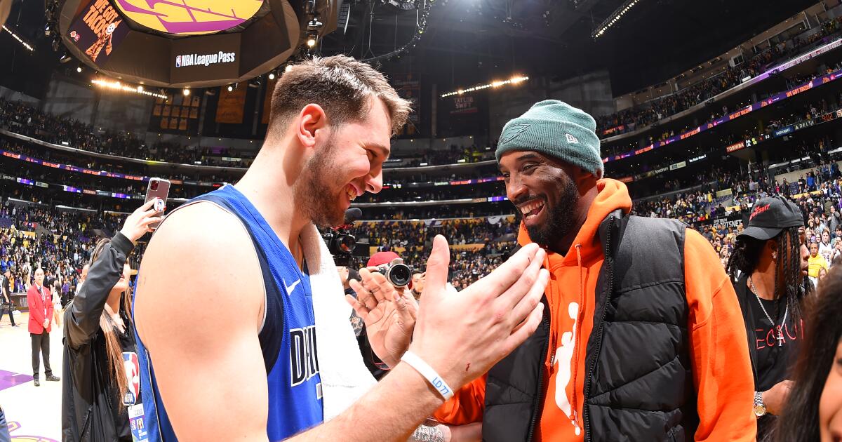 You are currently viewing Six years later, Kobe Bryant greets Laker Luka Doncic in new L.A. mural