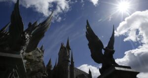 Read more about the article Woman suffered crushed spine on Harry Potter ride, wins $7.25 million