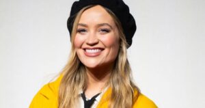 Read more about the article Love Island UK’s Laura Whitmore Shares Last Texts From Caroline Flack