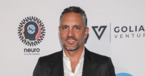 Read more about the article Mauricio Umansky Shares Surgery Update After Breaking Clavicle