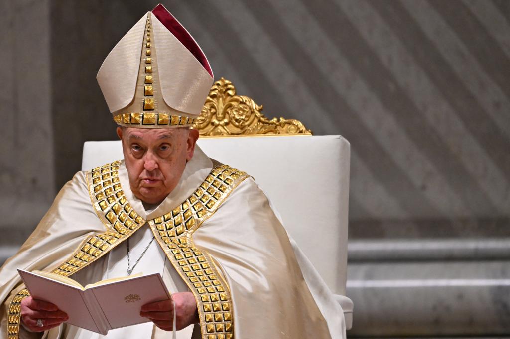 You are currently viewing Pope Francis’ respiratory infection is presenting a ‘complex clinical picture’ as worries grow over pontiff’s health