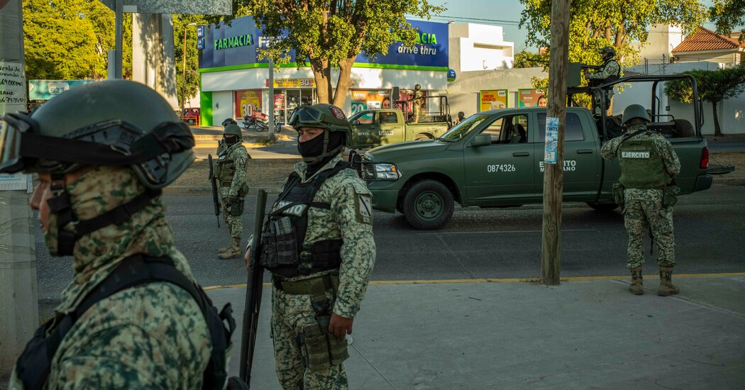 You are currently viewing Mexico’s Response to Trump’s Tariffs: Troops, Cartels and China