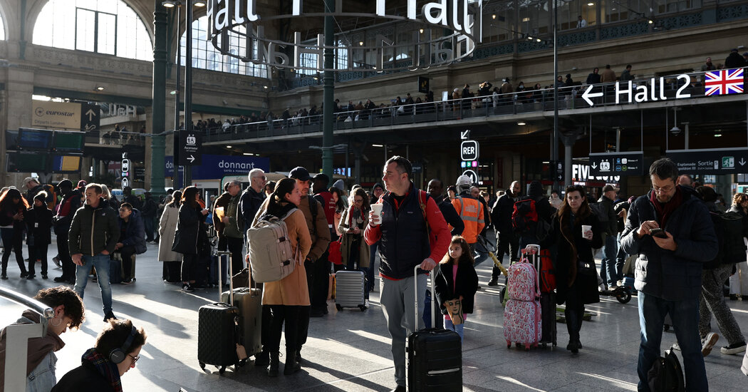 You are currently viewing Unexploded World War II Bomb Found at Gare du Nord in Paris Halts Trains