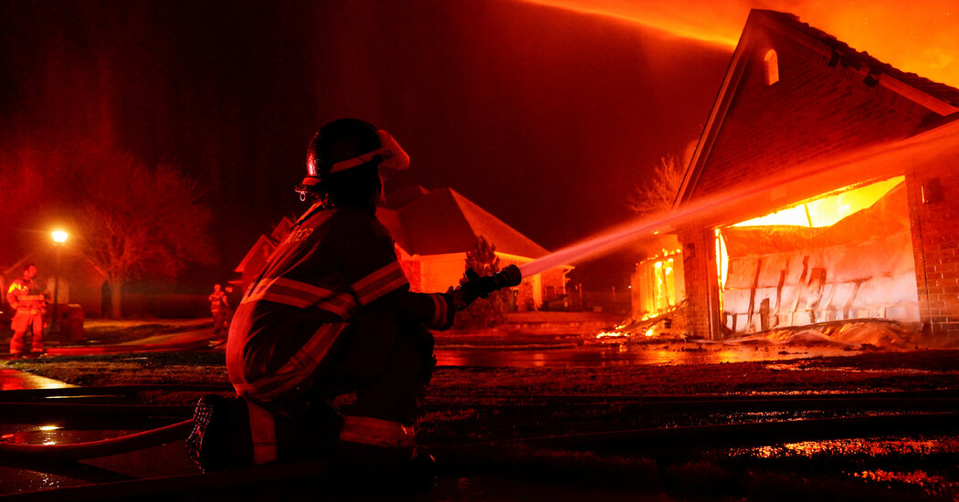 You are currently viewing ‘It Got Everything’: Oklahoma Residents Who Escaped Fires Brace for Losses