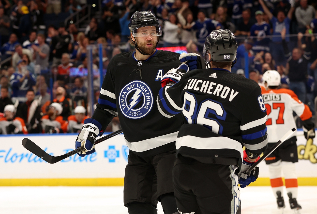 You are currently viewing Lightning look to bounce back vs. floundering Flyers