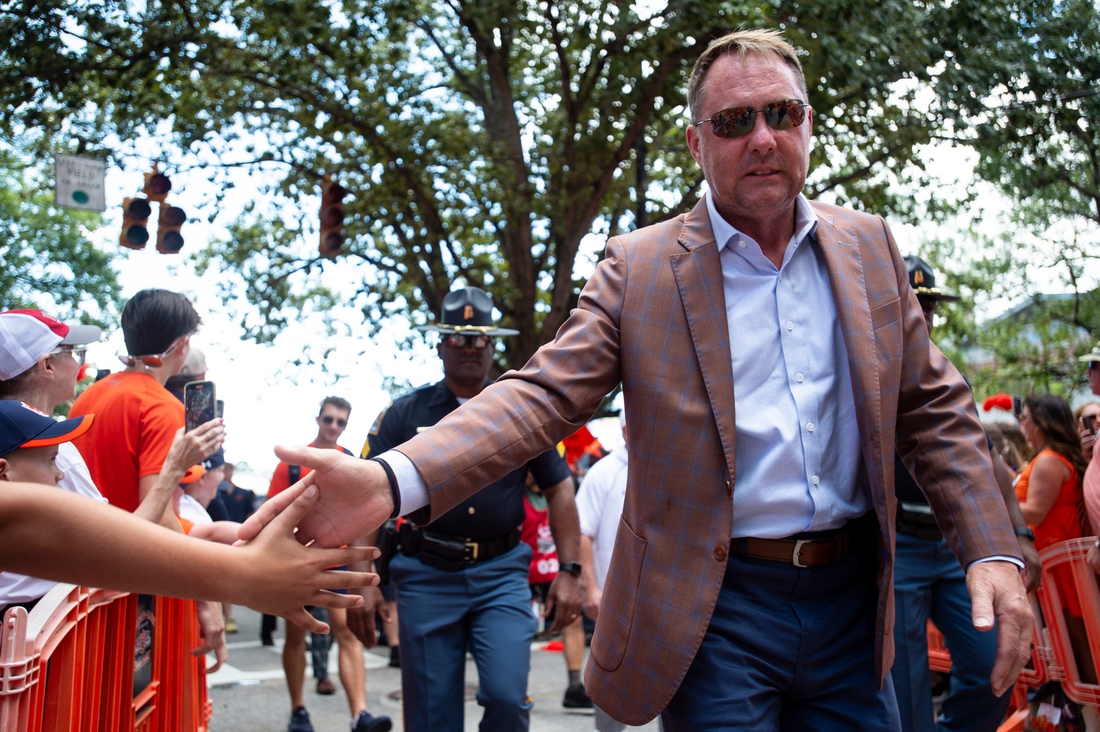 You are currently viewing Auburn coach Hugh Freeze battling early stage prostate cancer