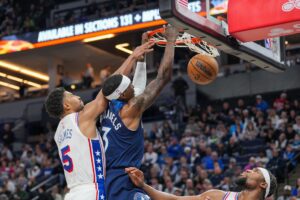 Read more about the article Wolves pull away from 76ers in 4th quarter