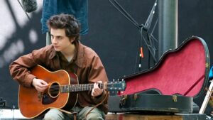 Read more about the article Tuning Up 8-Oscar Nominated Bob Dylan Biopic ‘A Complete Unknown’