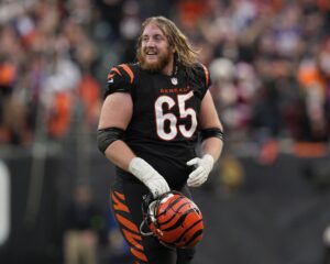 Read more about the article Raiders fans call out franchise for signing Alex Cappa days after OL’s release from Bengals -“Absolutely abysmal”