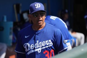 Read more about the article Dodgers sign Dave Roberts to record $32.4 million contract